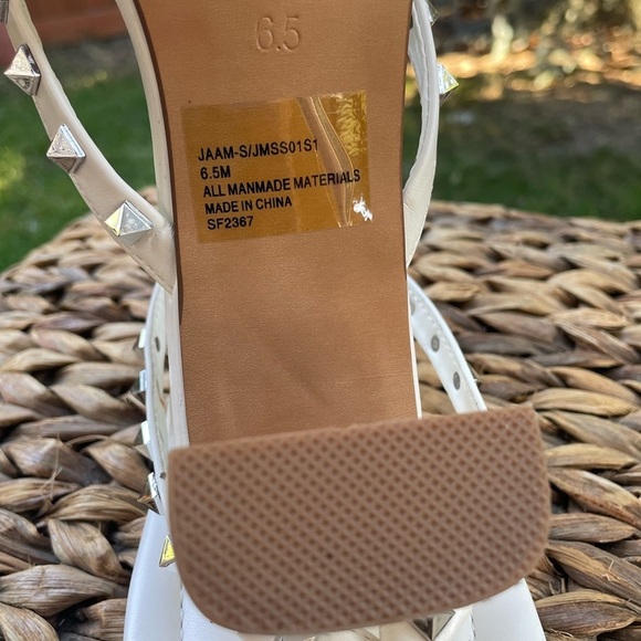 Steve Madden White & Silver studded Thong Toe Jaam Sandals. Women’s size 6.5 - Picture 7 of 8